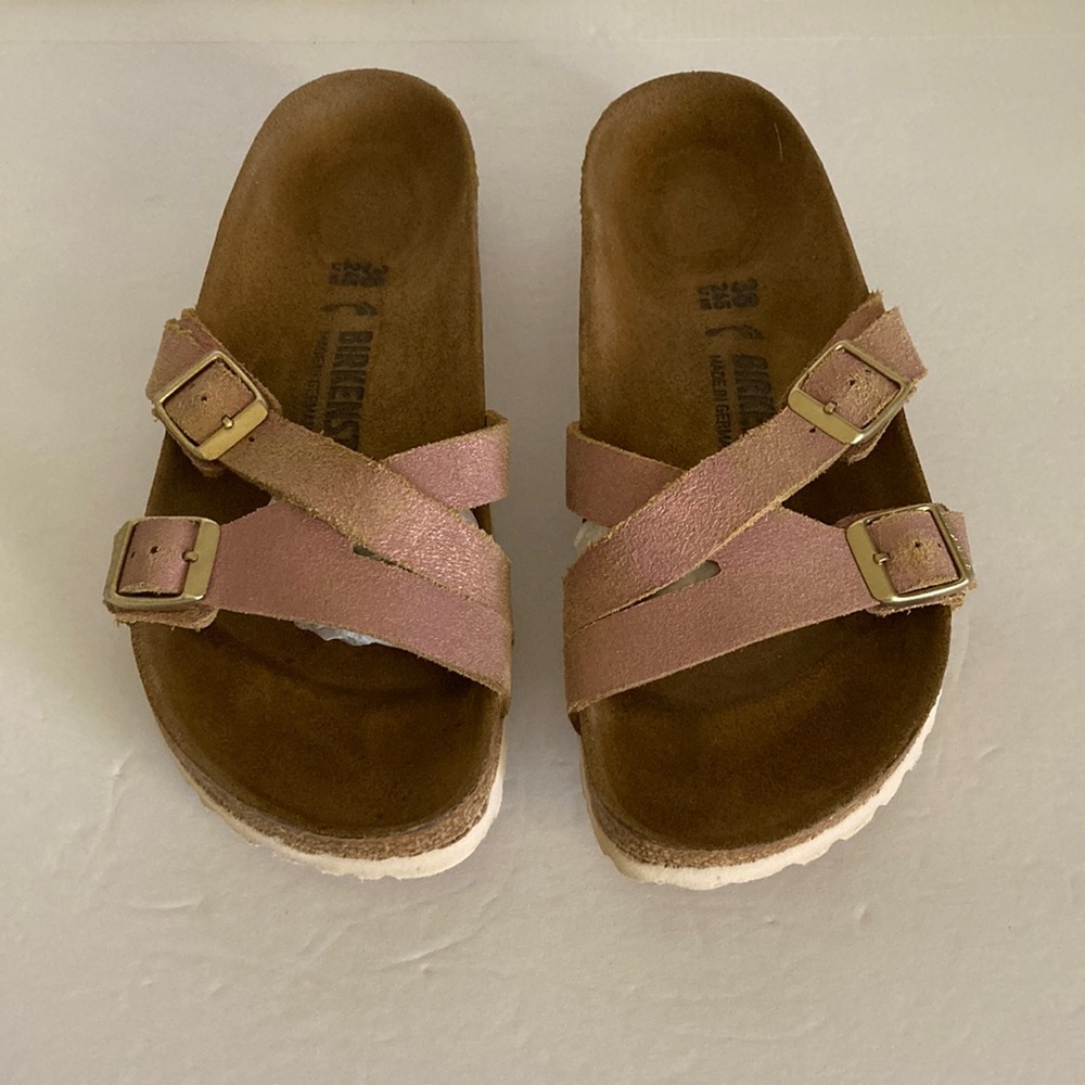 BIRKENSTOCK Women’s YAO Sandals in Metallic Pink Sz 38